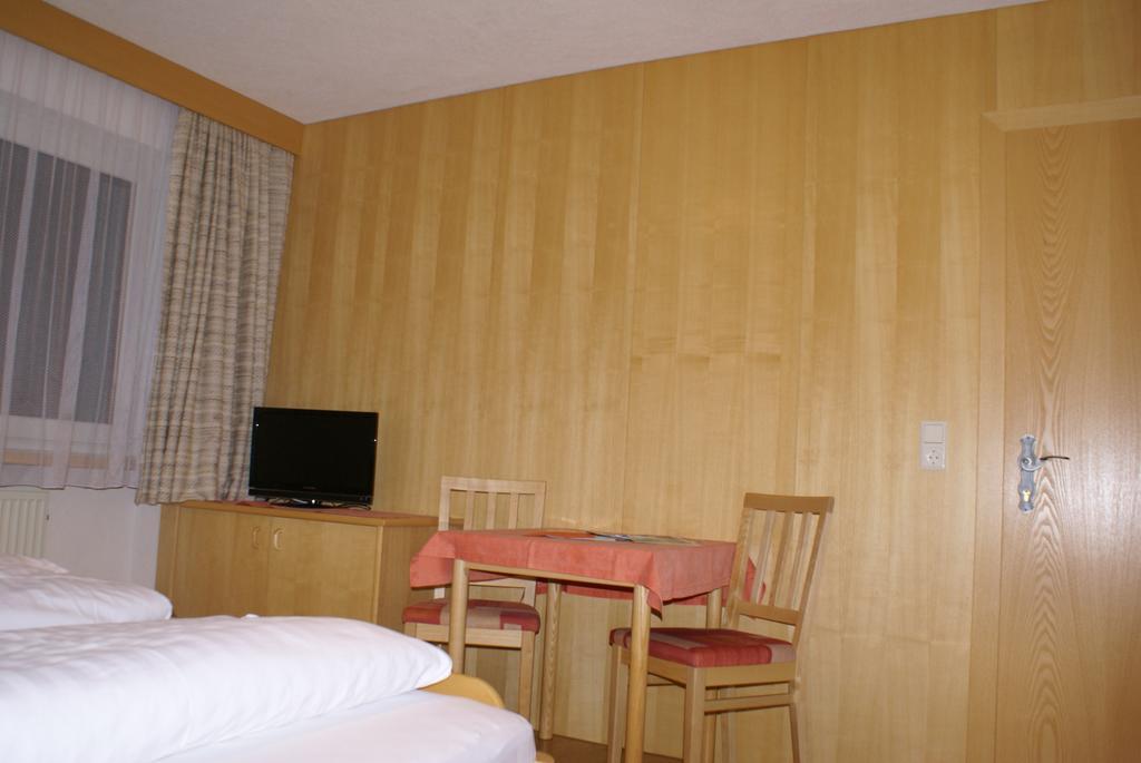 Gasthof Hirschen Wenns Bilik gambar